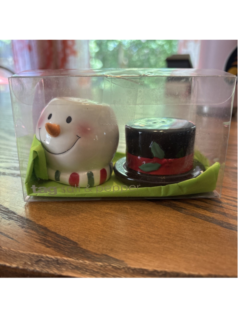 tag snowman salt & pepper shaker NIB